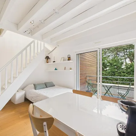 Pour 4, Piscine, A 150 M *