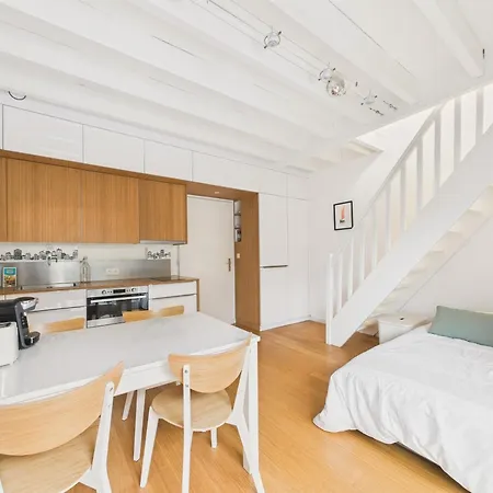 Pour 4, Piscine, A 150 M Daire