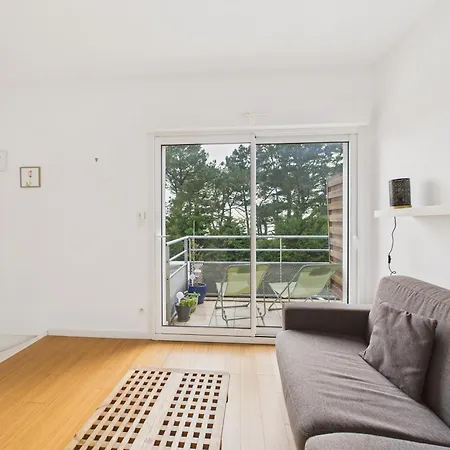 Pour 4, Piscine, A 150 M *