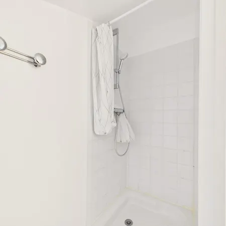 Pour 4, Piscine, A 150 M *