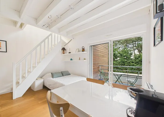 Pour 4, Piscine, A 150 M *