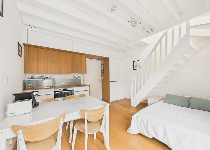 Pour 4, Piscine, A 150 M Daire