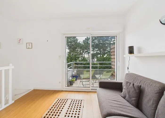 Pour 4, Piscine, A 150 M *